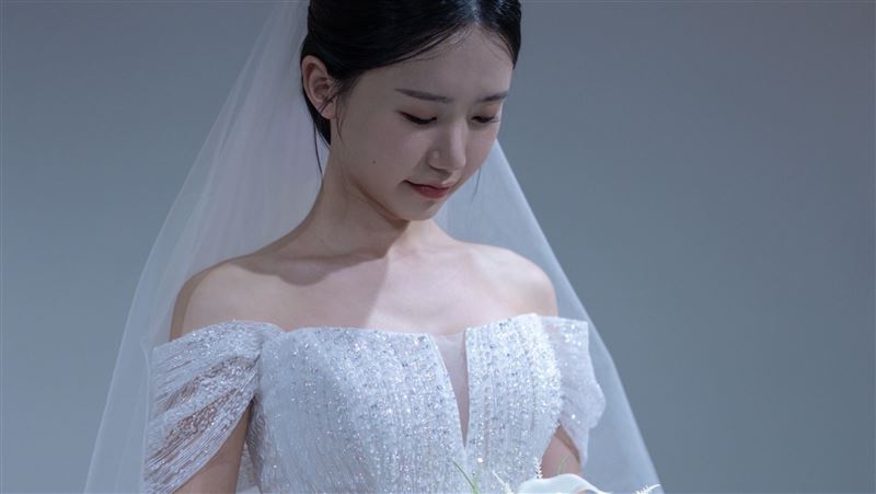 女星突爆震撼彈　宣布閃嫁百萬訂閱YTR