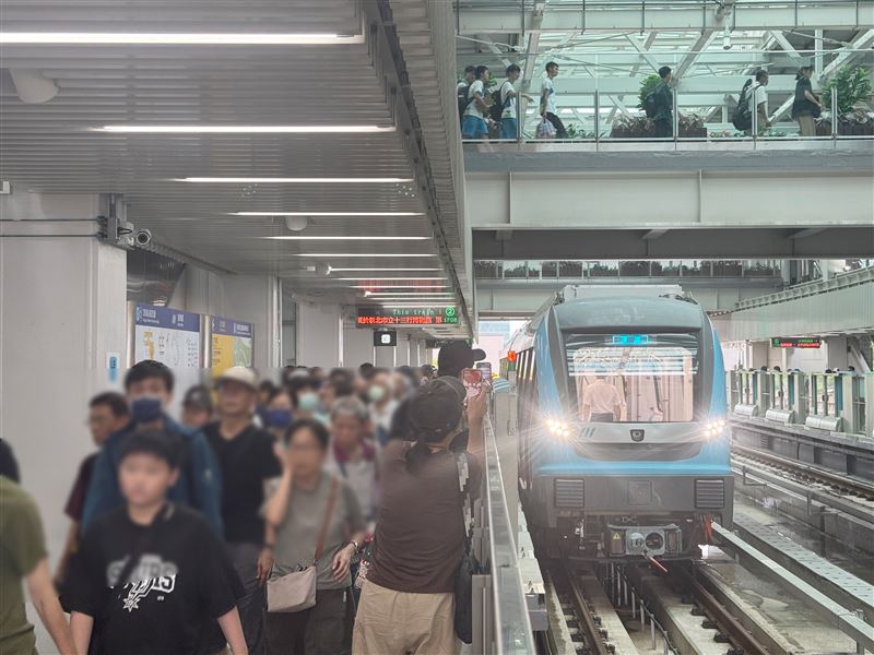 新北捷運統計,三鶯線試營運期間累計運量突破170萬人次,其中以頂埔站、鶯歌車站、陶瓷老街站、臺北大學站及三峽站,為運量前五名車站。(圖/新北捷運公司提供)