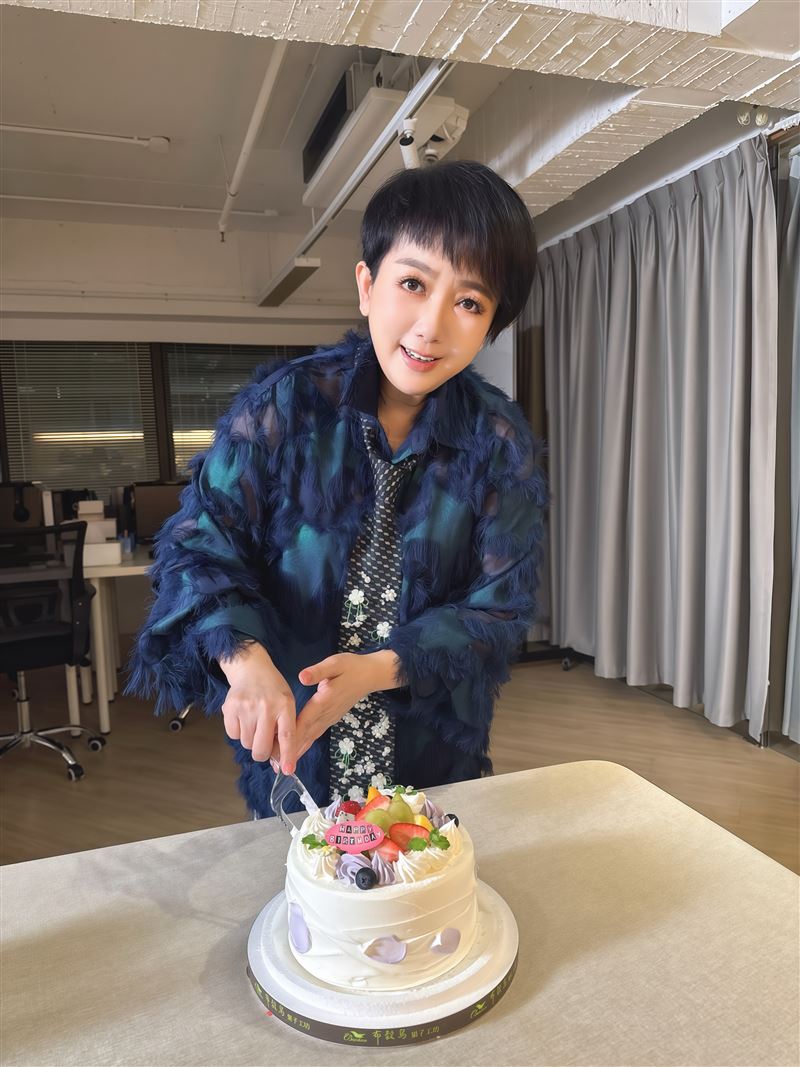 周思潔66歲生日喊話不退休。(圖/萊格悠國際文化有限公司 提供)