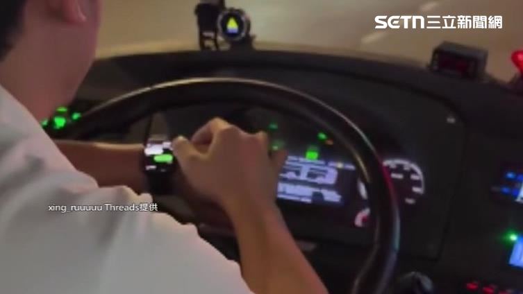 307公車司機滑智慧錶　行駛中傳訊息聊天