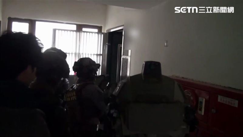 北市陳婦代收大麻包裹遭逮,警方接連揪出4名上游成員。(圖/翻攝畫面)