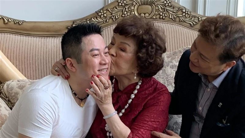 周遊與乾兒子斷聯　傳打著她名號找投資