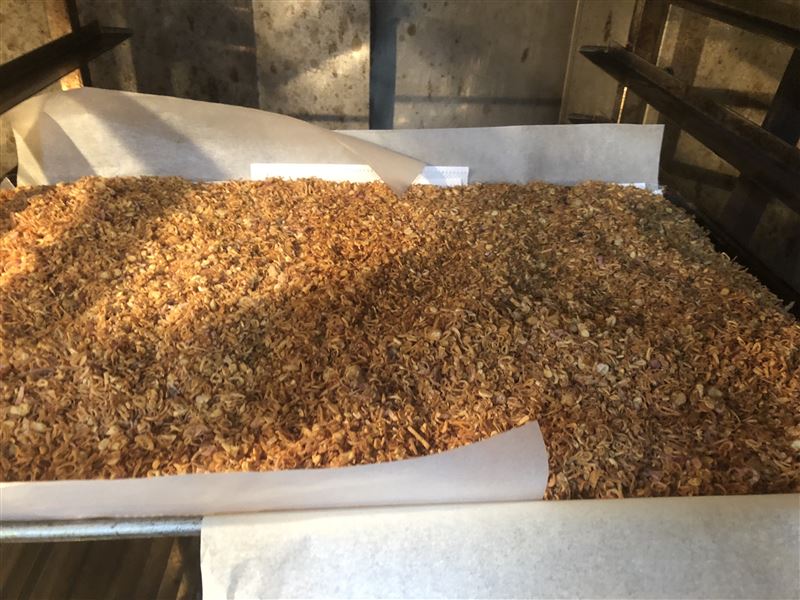 一匙油蔥撐起日常餐桌的關鍵風味，記憶中的油蔥香土地與歲月孕育的臺灣印記