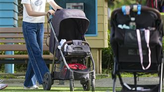 2027年人口結構　18歲人口首跌破20萬
