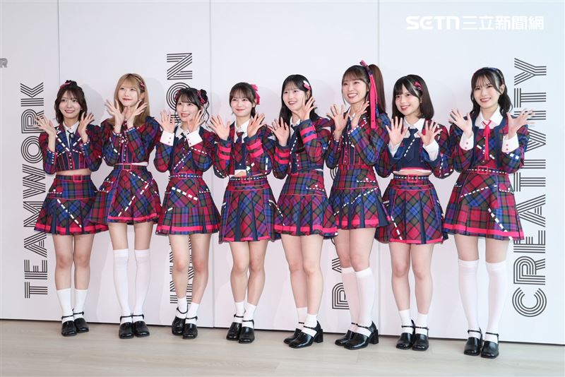 日本超人氣女團AKB48來台,工藤華純(左起)、千葉恵里、佐藤綺星、伊藤百花、八木愛月、山内瑞葵、川村結衣、橋本恵理子。(圖/記者鄭孟晃攝影)