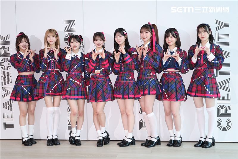 日本超人氣女團AKB48來台,工藤華純(左起)、千葉恵里、佐藤綺星、伊藤百花、八木愛月、山内瑞葵、川村結衣、橋本恵理子。(圖/記者鄭孟晃攝影)