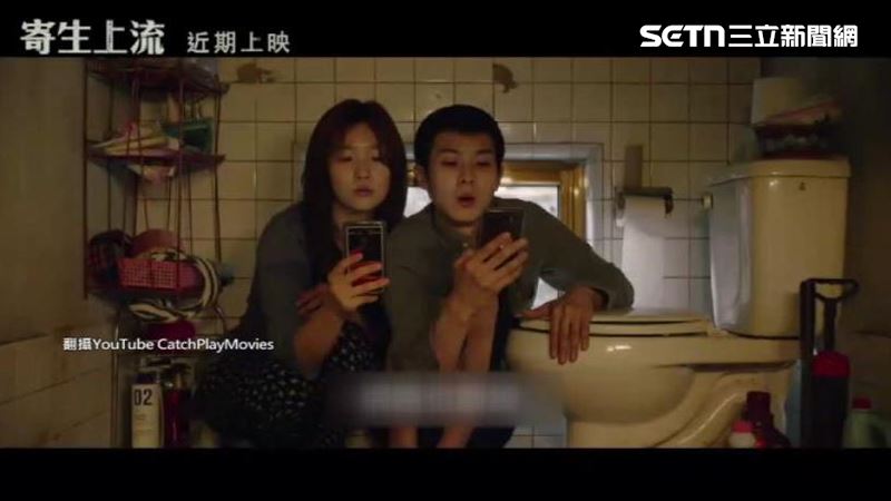 韓國電影《寄生上流》令許多影迷印象深刻,沒想到現在卻真實上演。(圖/翻攝YouTube CatchPlayMovies)
