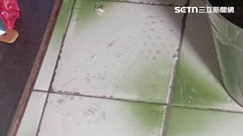住宅內還有闖入者的鞋印