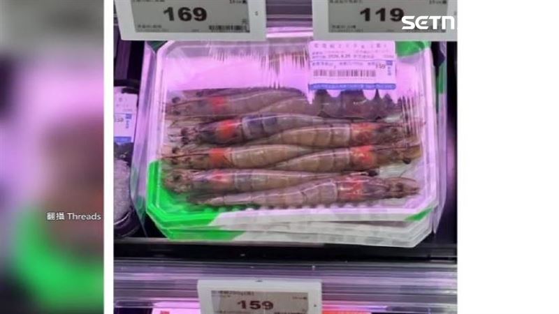 冷藏鮮蝦的蝦頭泛橘紅,可能是退冰後擺放太久、冷度不夠導致的氧化現象。(圖/翻攝自Threads)