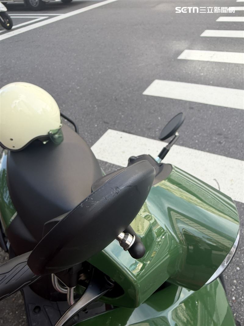 北市李姓機車騎士與呂姓計程車司機發生行車糾紛。（圖／翻攝畫面）