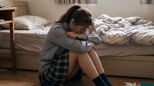繼父侵犯女兒…她為蒐證忍痛：再犧牲1次