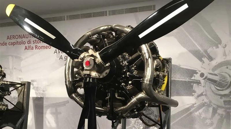 愛快羅密歐也曾製造過飛機引擎。(圖/翻攝Alfa Romeo網站)
