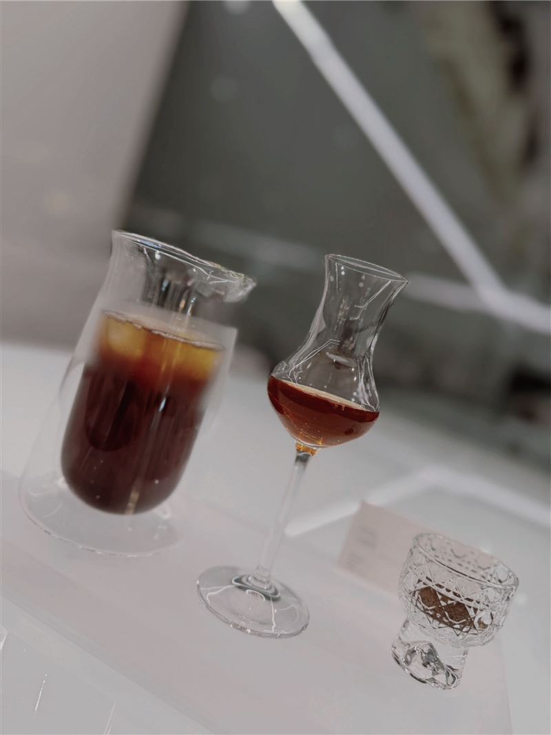 呼應空間設計的職人嚴選手沖單品咖啡品酩組。(圖／KA COFFEE提供）