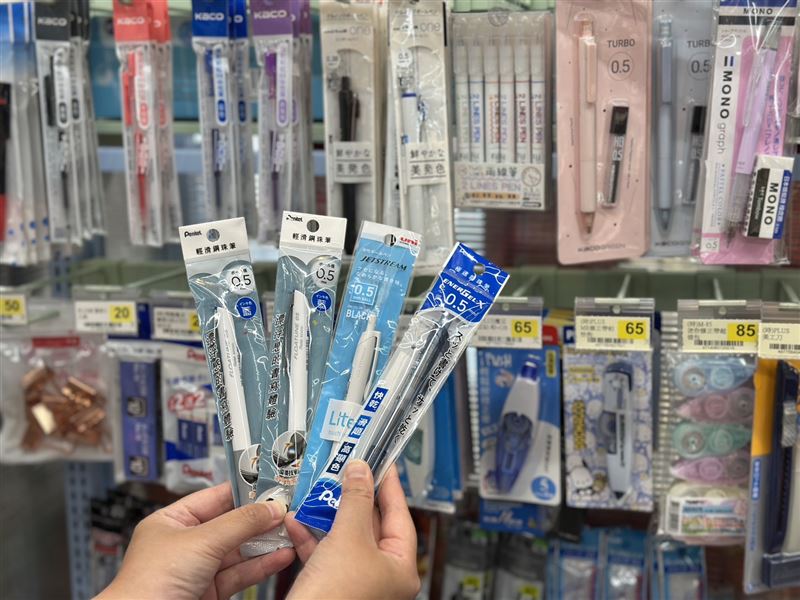 7-ELEVEN全台逾3,400家門市設有「時尚文具專區」方便就近採買。(圖/品牌業者提供)