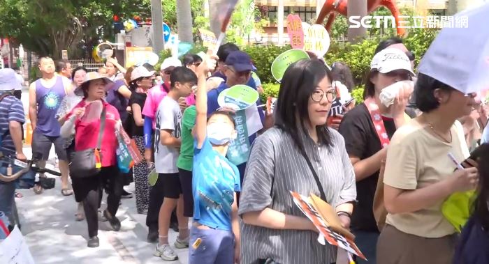 沈伯洋東湖五分市場拜票（圖／翻攝畫面）