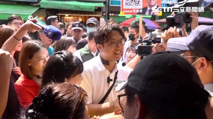 沈伯洋東湖五分市場拜票（圖／翻攝畫面）