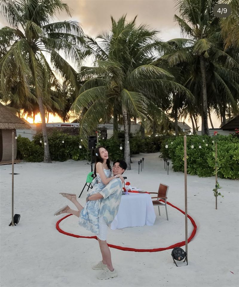 陸浩明求婚成功。(圖/翻攝自IG)