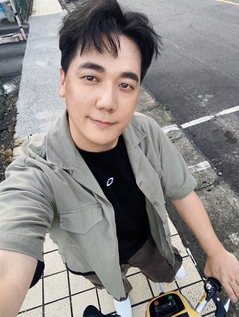 惟毅在節目分享年輕時的租屋軼事。(圖/翻攝自IG @weiyi1214)