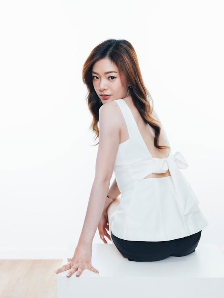 胡瀞詩在個人YouTube頻道暢談主播秘辛。(圖/翻攝自IG @ceciwuchingsze)