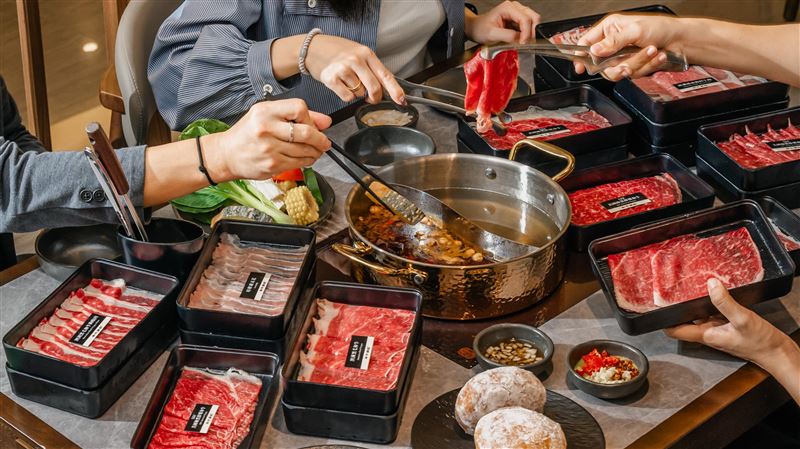 路易莎首間火鍋吃到飽！520元嗑百道料理