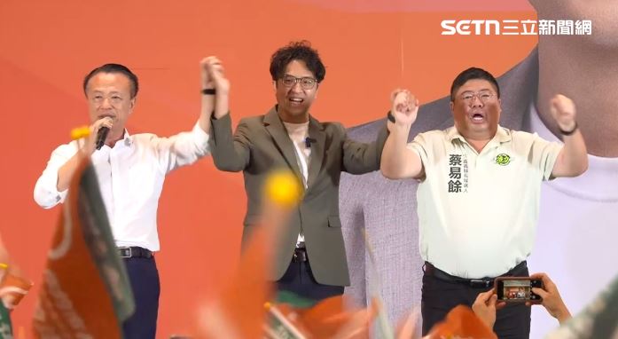 翁章梁、沈伯洋跟蔡易餘出席「台北市嘉義鄉親挺沈伯洋後援會」（圖／翻攝畫面）