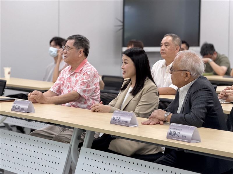 張嘉郡表示,「高齡友善藥局」是「在宅醫療2.0」持續深化的重要一環。(圖/張嘉郡提供)