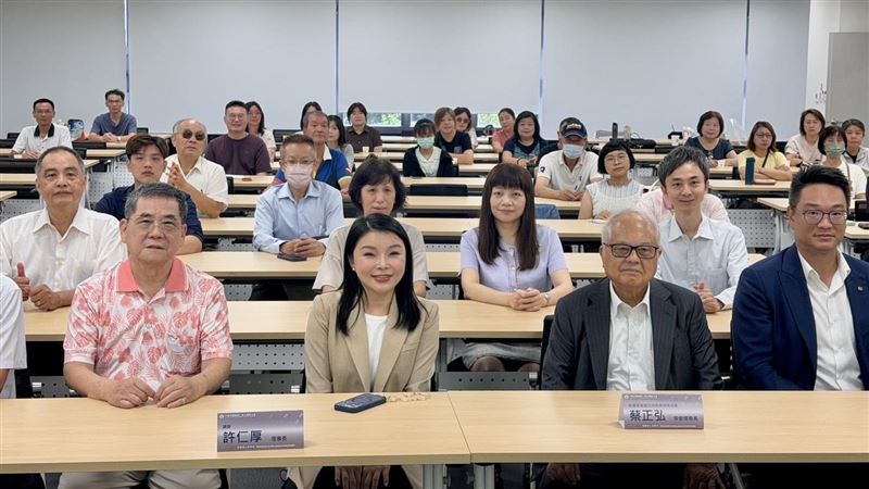 張嘉郡推動敬老卡點數　可用於社區藥局