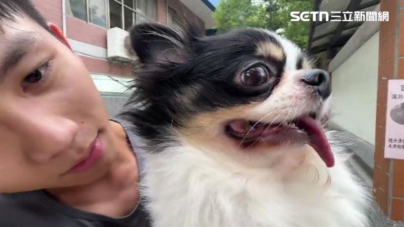 飼主的行為逗樂不少路過民眾