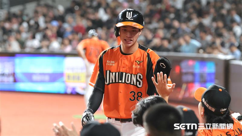 再見安打眼前落摔手套　林岳平肯定張皓崴