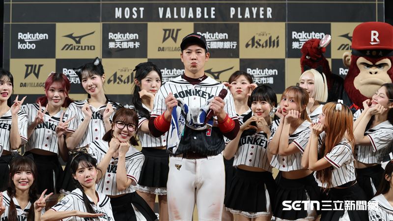 樂天桃猿梁家榮獲選單場MVP。(圖/記者劉彥池攝影)