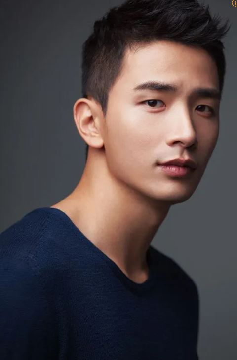 韓國男星李勇株（이용주）今（29）日上午因突發性心臟病去世，親友證實噩耗。（圖／翻攝自韓網）