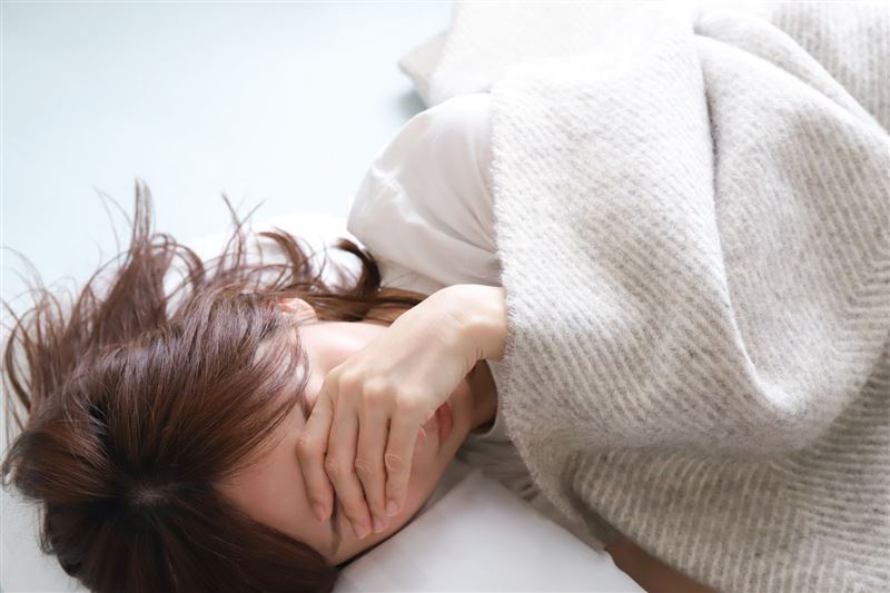 家醫科醫師呼籲大家別再平常狂熬夜,假日才靠報復性補眠。(示意圖,photoAC)