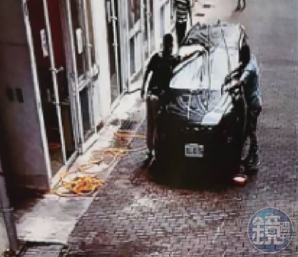 老師遭學生指控上課時間洗車。(圖/鏡週刊)