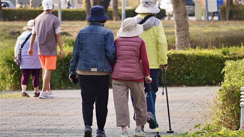 日女性不意外活最久　男均壽最長國在歐洲