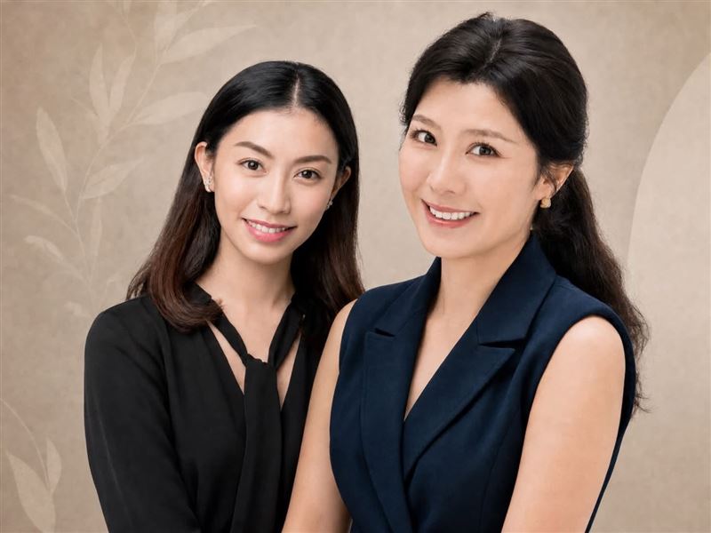 黃玉芬(左)表示,姊妹已有共同的想法:此次選舉只會由一人投入,不會兩人同時出戰。 (圖/翻攝自黃玉芬臉書)