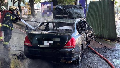 毒駕男拒檢衝撞警車　自撞火燒車罰24萬元