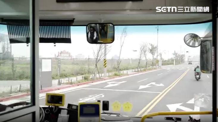 公車司機陷入人潮荒