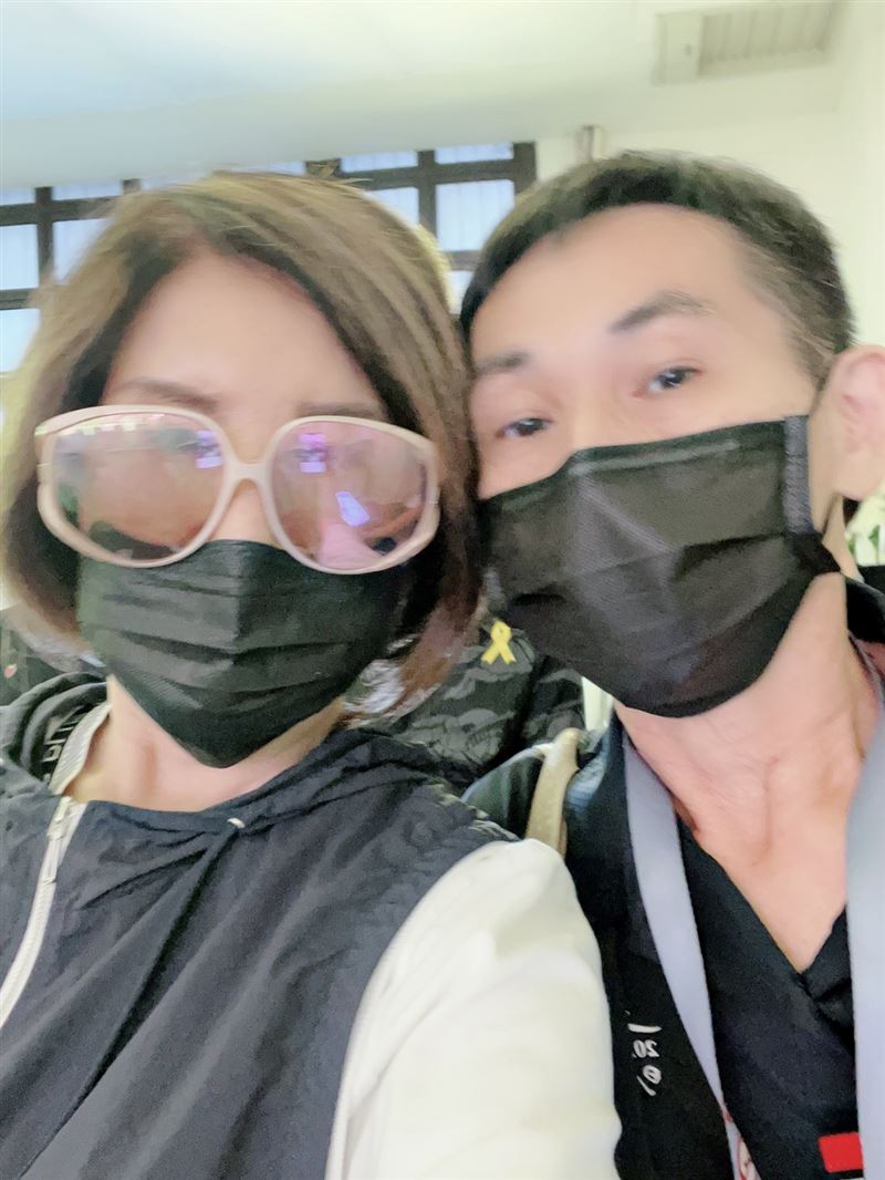 恬娃在陳盈潔告別式落淚。(圖/恬娃提供)
