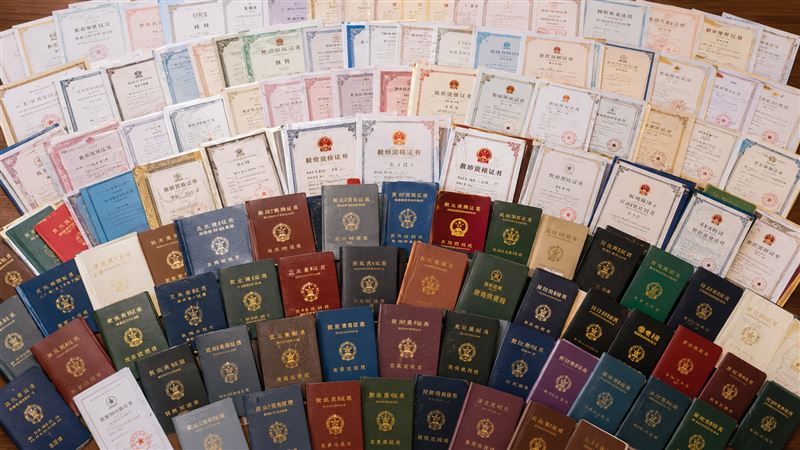 怕畢業找嘸工作　男大生3年狂考百張證照