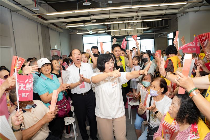 民進黨新北市長參選人蘇巧慧今(30)日出席客家鄉親後援會成立大會。(圖/蘇巧慧競辦提供)