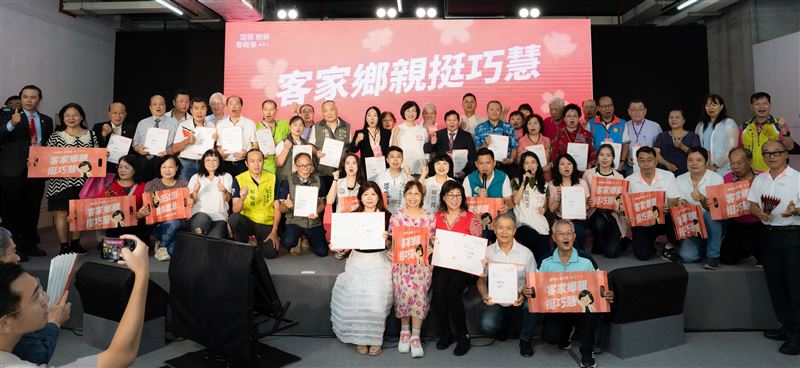 民進黨新北市長參選人蘇巧慧今(30)日出席客家鄉親後援會成立大會。(圖/蘇巧慧競辦提供)