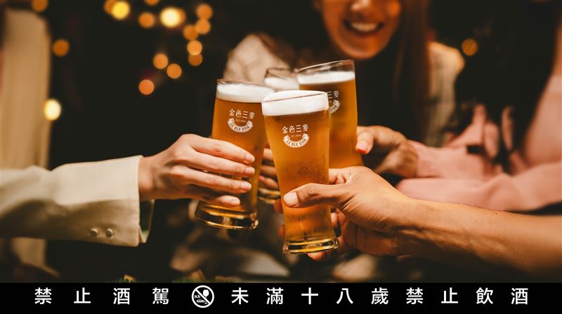 即日起至9月15日,每日晚間8時至10時,年滿18歲的學生出示本人有效學生證,即享杯裝啤酒買一送一。(圖/品牌業者提供)