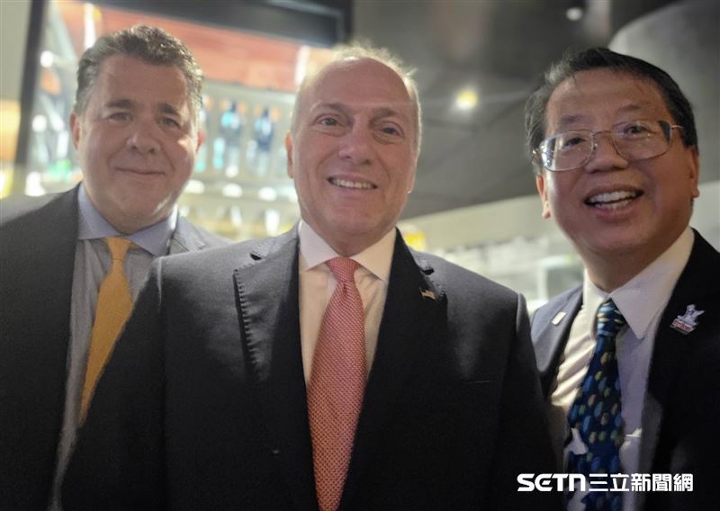 江明信(右)近期密集與美國政界人士交流,從民主、共和兩黨到不同政策領域,持續拓展台灣在美國的民間外交網絡。(圖/翻攝畫面)