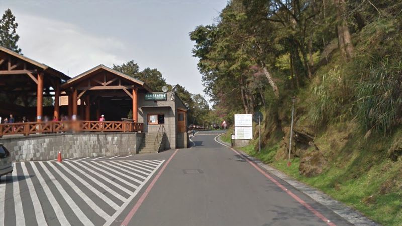 接孫被攔暴怒！阿里山運將化身球棒隊