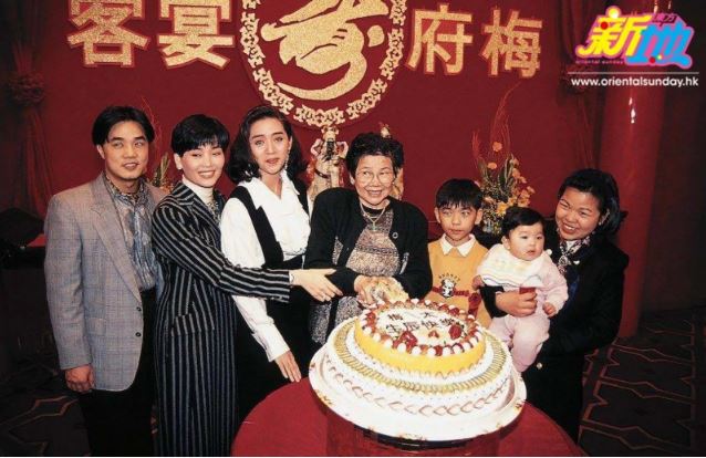 梅艷芳母親覃美金一生育有2子2女，但梅艷芳姊妹(左2、3)及次子梅德明均已癌逝。(翻攝香港東方新地週刊)