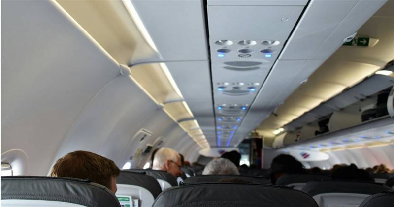 搭長途飛機想上廁所，空服員曝「2大黃金時機」。（圖／unsplash）