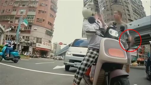 三重賓士哥攔錯車！亮開山刀嚇壞女騎士
