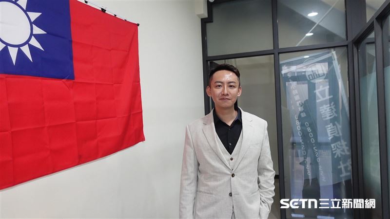 訪談過程中,謝智博也吐露年輕時曾經歷低潮、誤入歧途,至今甚至常覺得自己「不配享福」,生活總是盡可能節儉。從小由阿嬤一手帶大的他坦言,心裡始終有個遺憾,就是自己還來不及真正有能力好好孝順、讓阿嬤享福,她就離開了。(圖/記者張雅筑攝)