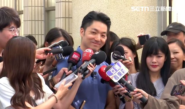 蔣萬安被問到賴瑞隆邀他辯論時,竟要賴瑞隆先去問陳亭妃(圖/翻攝畫面)