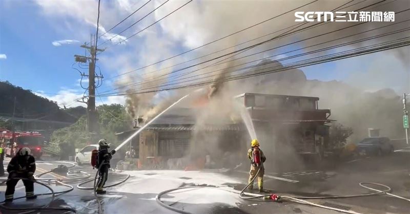 基隆市七堵區大華二路、某平房發生火警。(圖/翻攝畫面)
